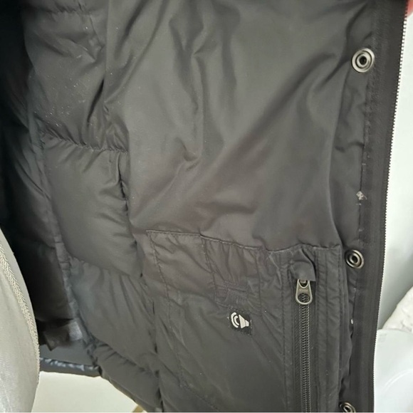 Black puffer or bubble Northface coat with hood - Picture 8 of 8